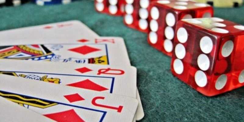 Đánh bài phỏm trực tuyế